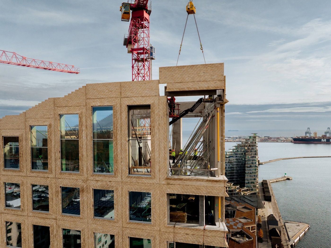 CONSTRUCTION OF IRMAHUS REACHES ITS HIGHEST POINT IN AARHUS | Bjarke Ingels Group